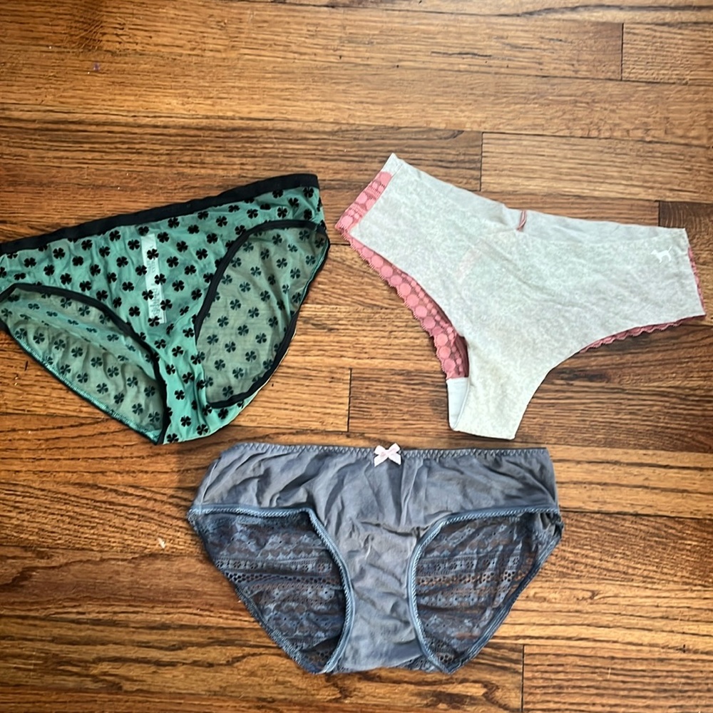 Victoria’s Secret 3 pairs women’s small undies like new